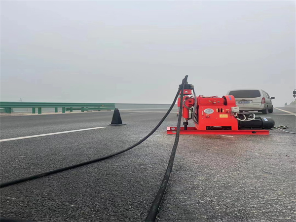 察隅马路路基路面开裂下沉注浆加固灌浆